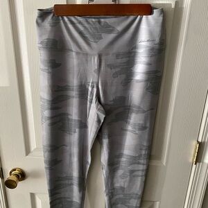 Gray Camo Eddie Bauer Leggings Size: L